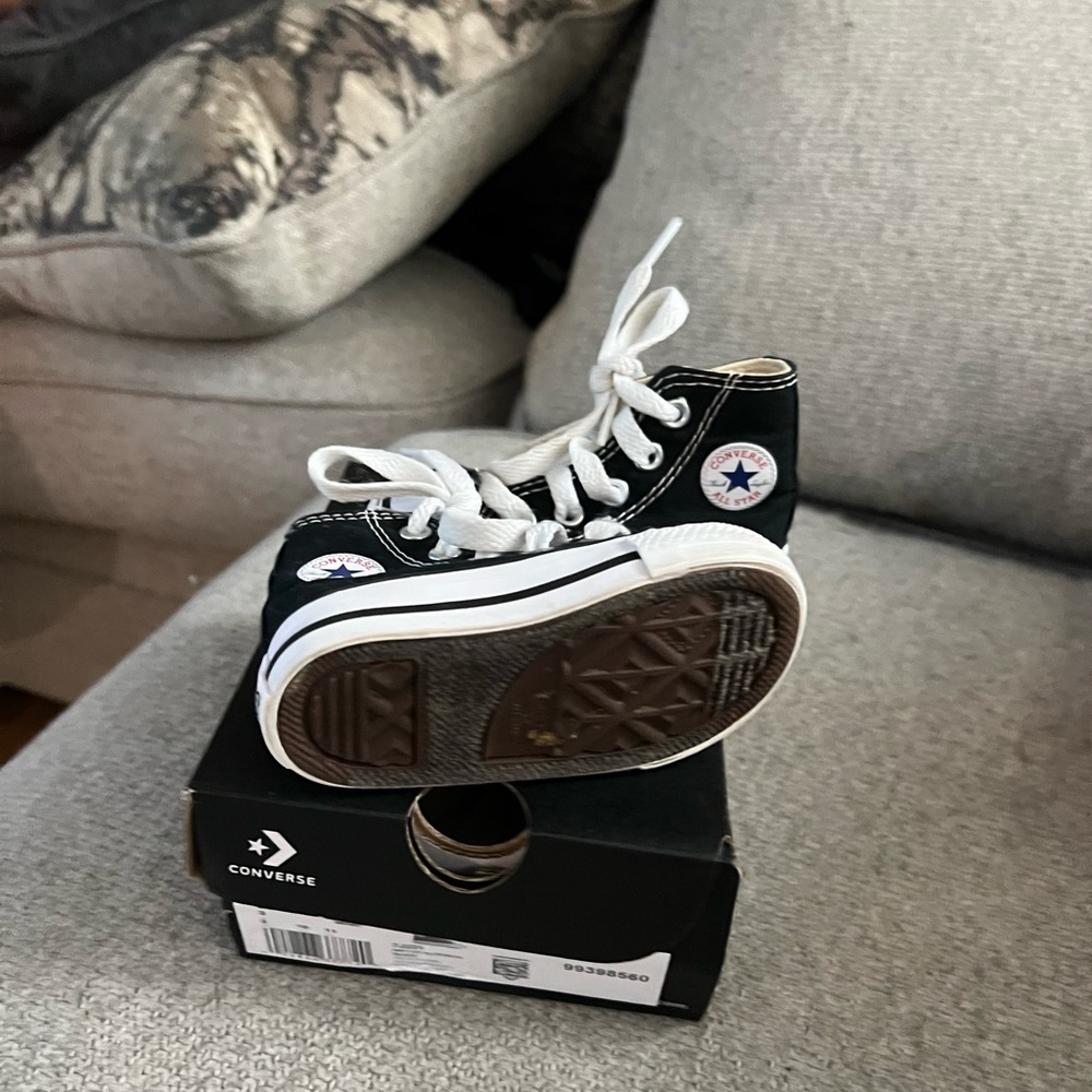 Converse - Picture 2 of 2
